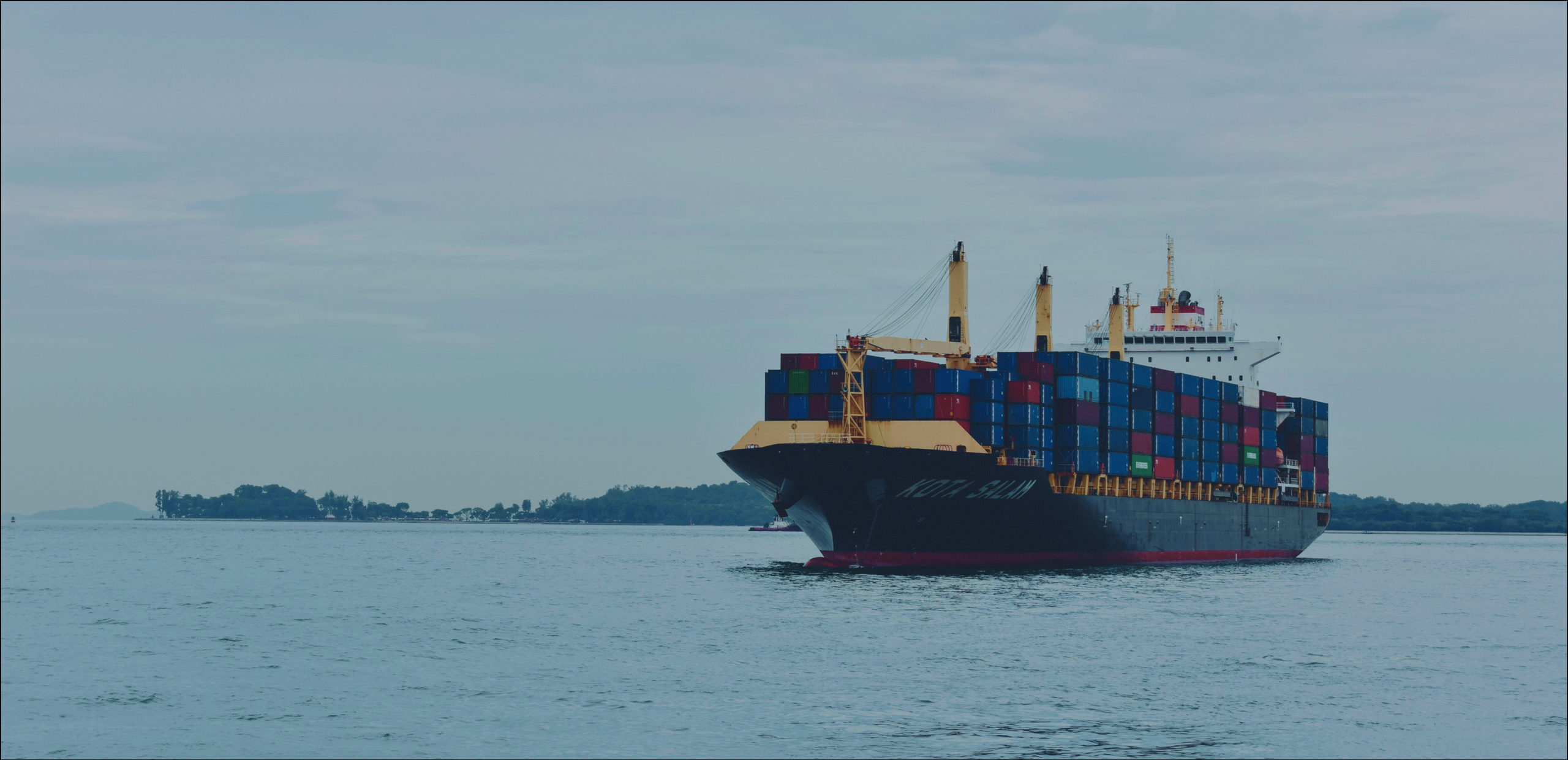 Marine monitors & touchscreens